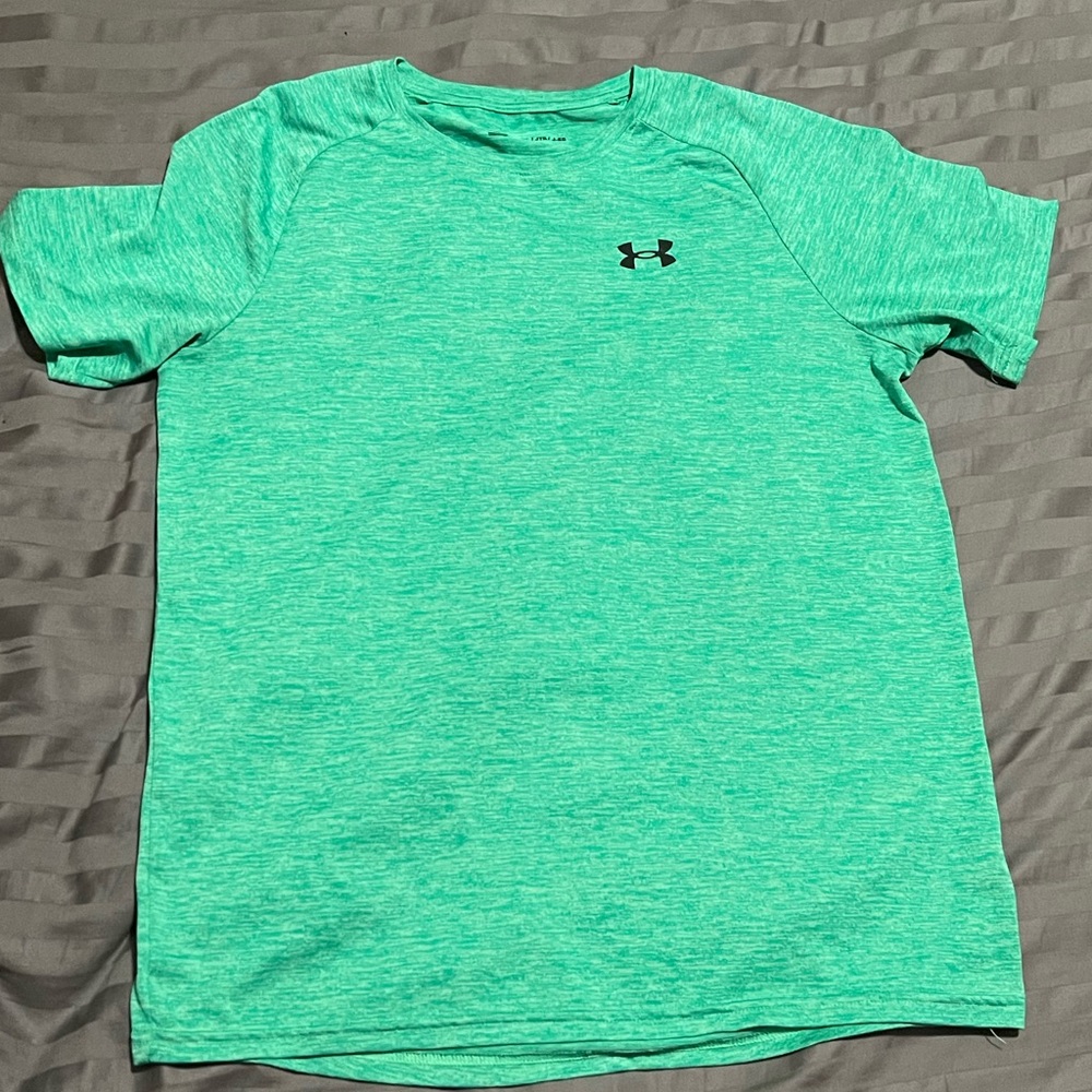 Boys UA top